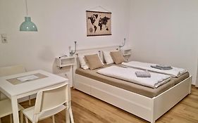 Studio Apartment Zara